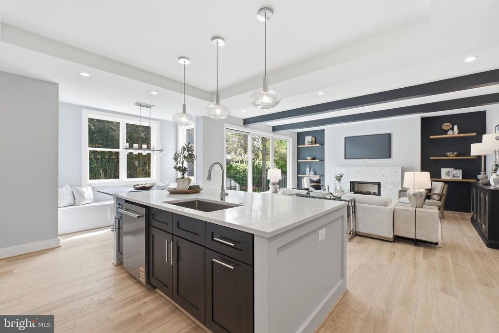 Image 10 of property listing at 6645 HALLWOOD AVE, Falls Church, VA 22046