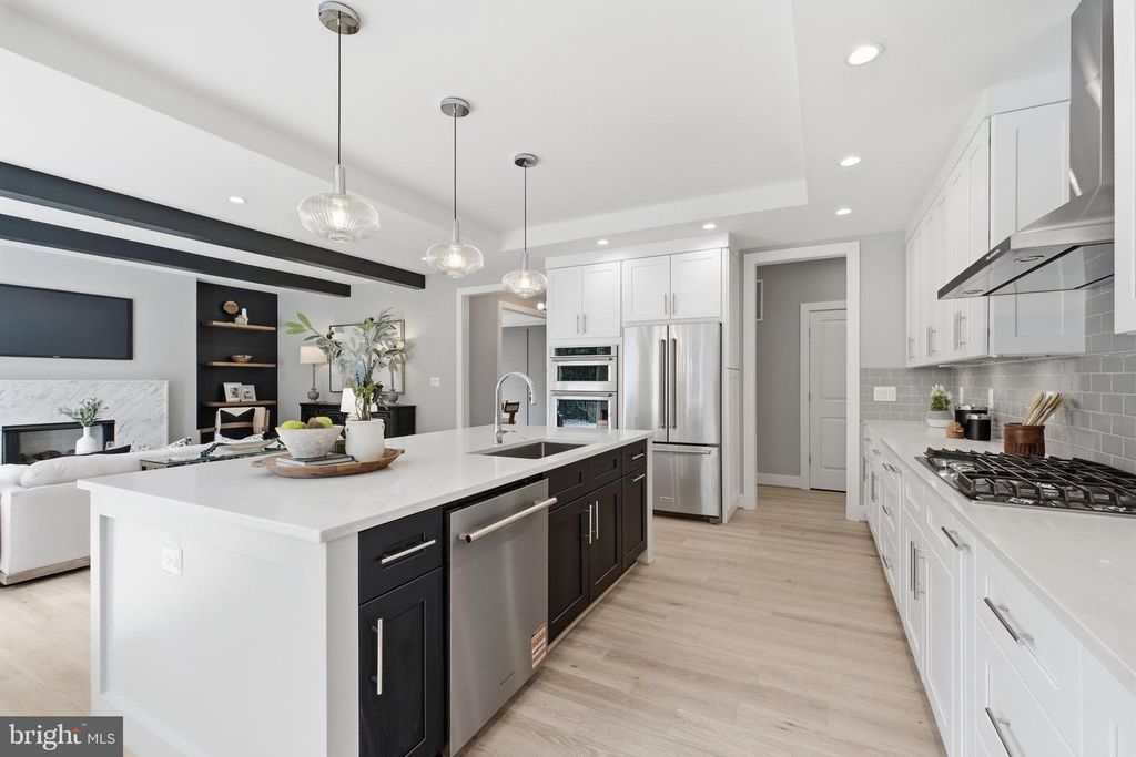 Image 12 of property listing at 6645 HALLWOOD AVE, Falls Church, VA 22046