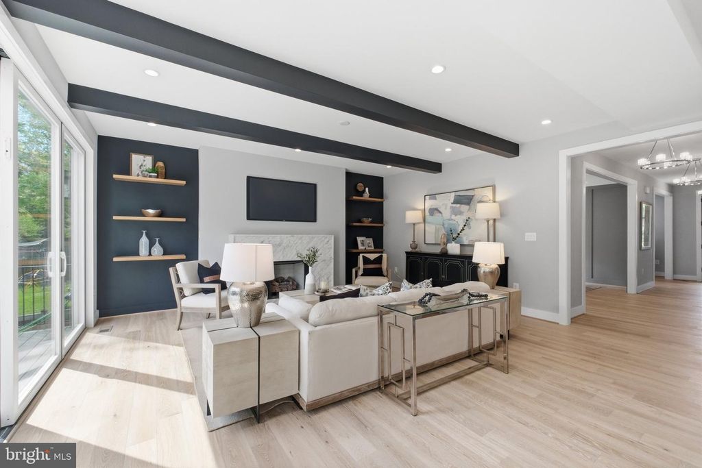 Image 13 of property listing at 6645 HALLWOOD AVE, Falls Church, VA 22046