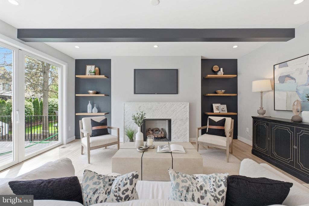 Image 15 of property listing at 6645 HALLWOOD AVE, Falls Church, VA 22046