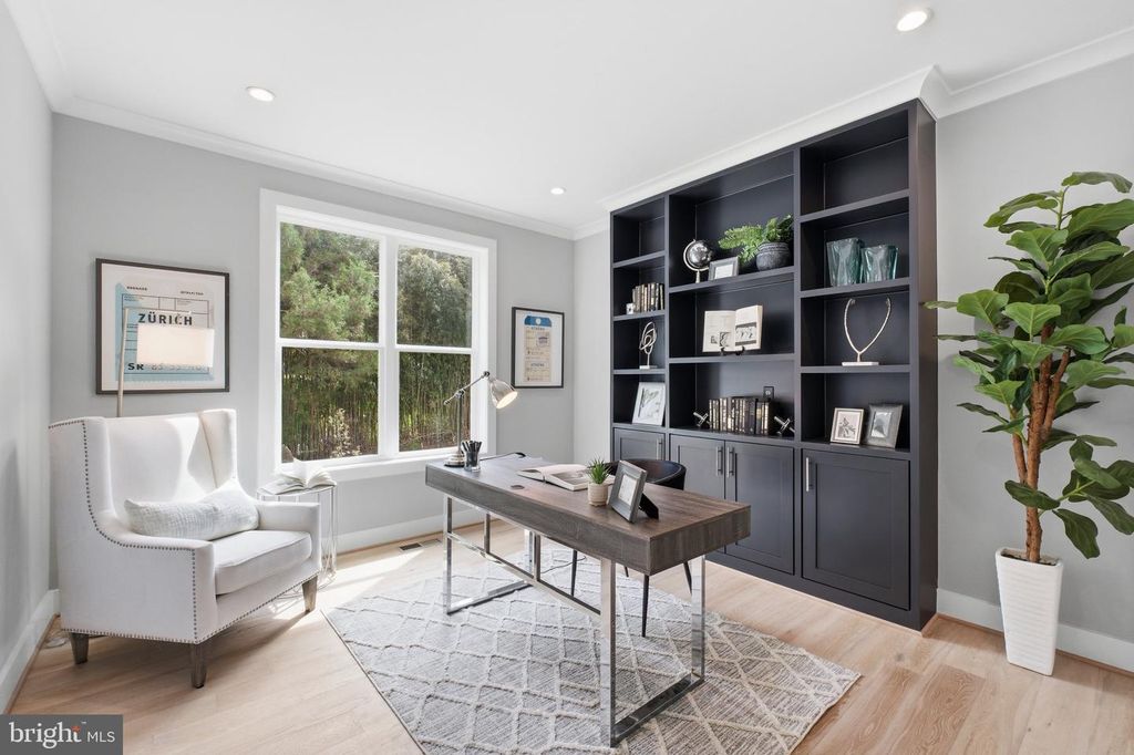 Image 18 of property listing at 6645 HALLWOOD AVE, Falls Church, VA 22046