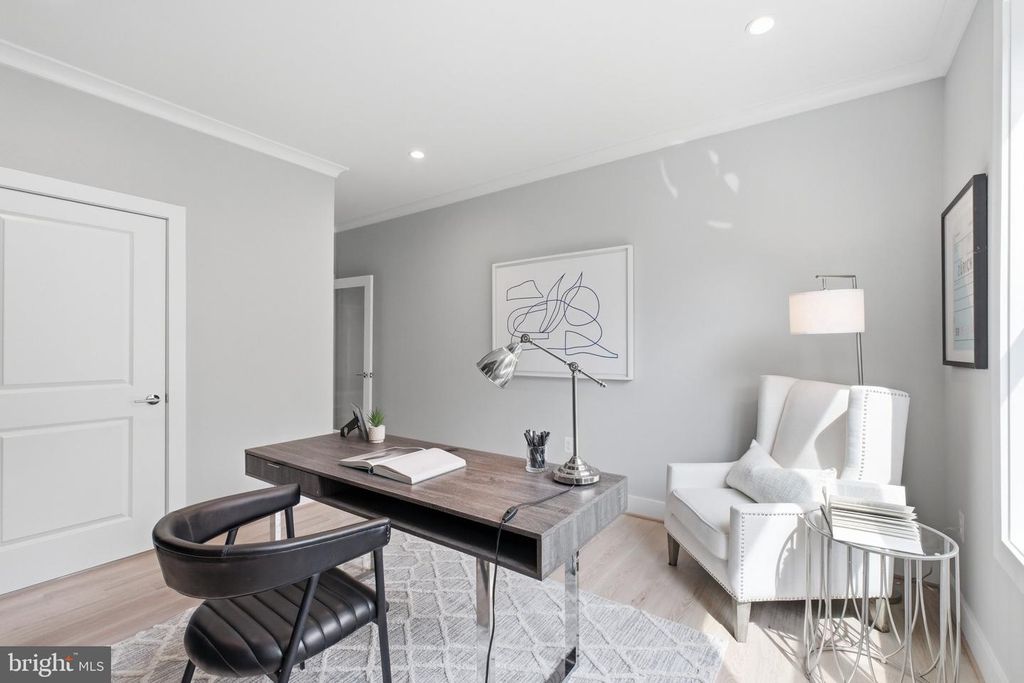 Image 19 of property listing at 6645 HALLWOOD AVE, Falls Church, VA 22046