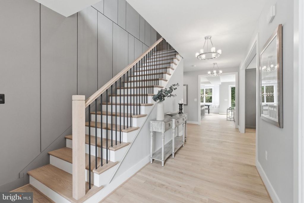 Image 2 of property listing at 6645 HALLWOOD AVE, Falls Church, VA 22046