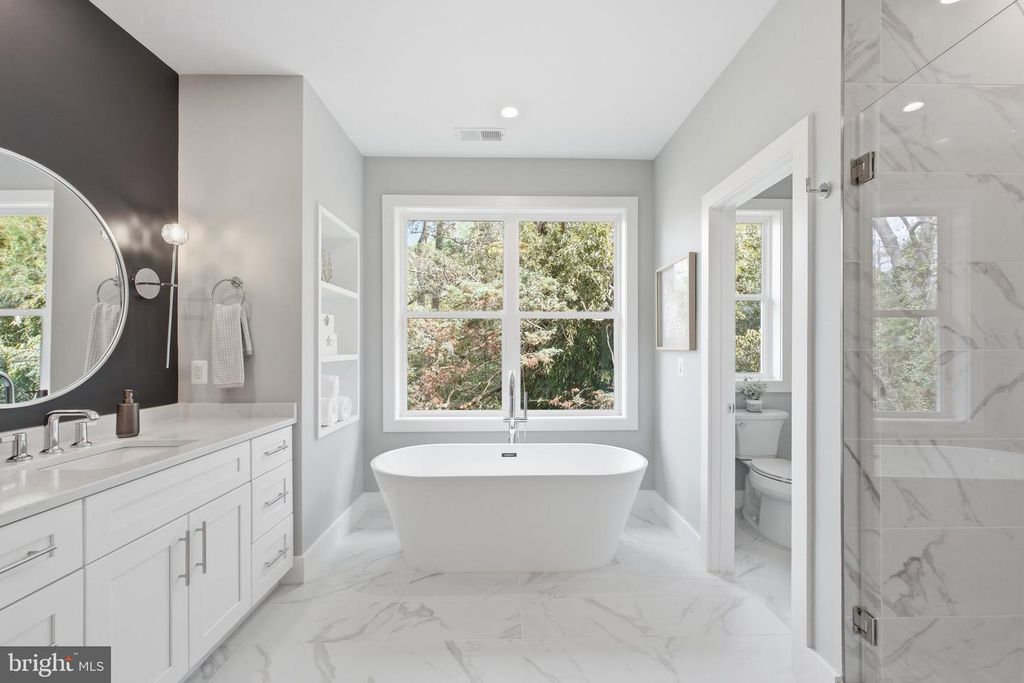 Image 20 of property listing at 6645 HALLWOOD AVE, Falls Church, VA 22046