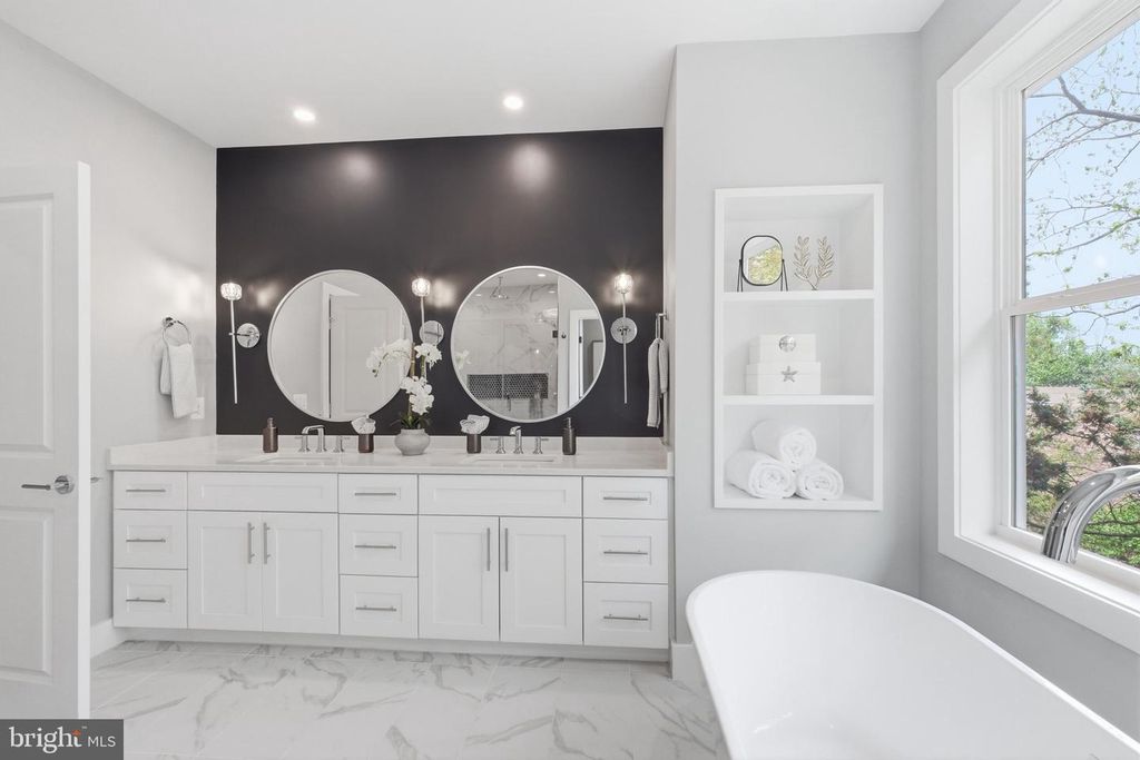 Image 21 of property listing at 6645 HALLWOOD AVE, Falls Church, VA 22046