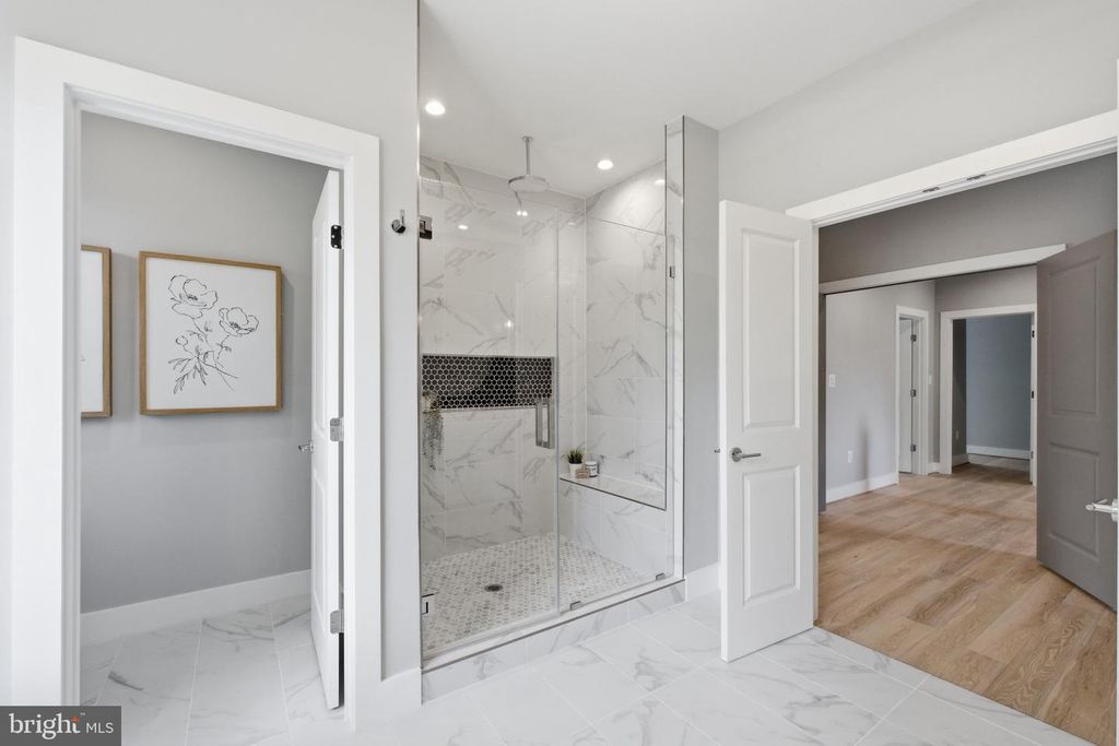 Image 22 of property listing at 6645 HALLWOOD AVE, Falls Church, VA 22046