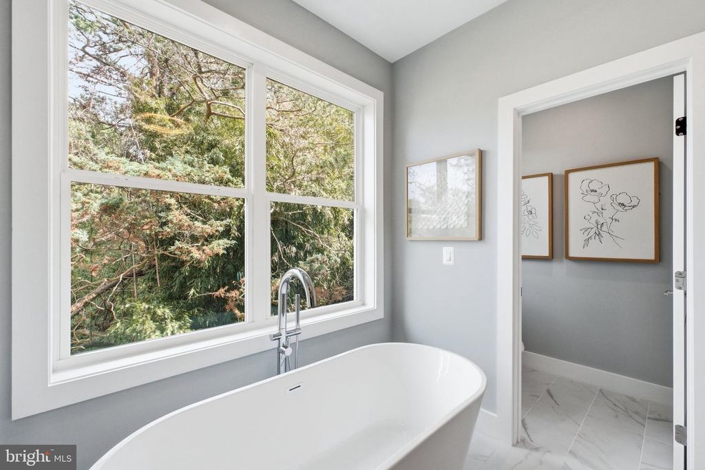 Image 23 of property listing at 6645 HALLWOOD AVE, Falls Church, VA 22046