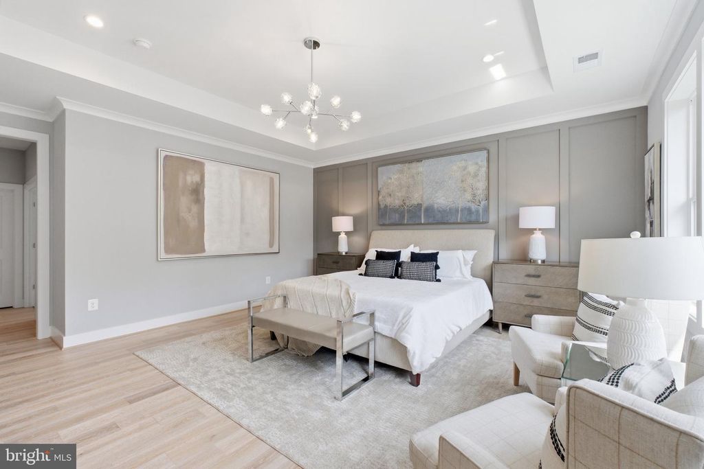 Image 25 of property listing at 6645 HALLWOOD AVE, Falls Church, VA 22046