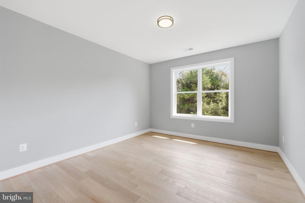 Image 27 of property listing at 6645 HALLWOOD AVE, Falls Church, VA 22046