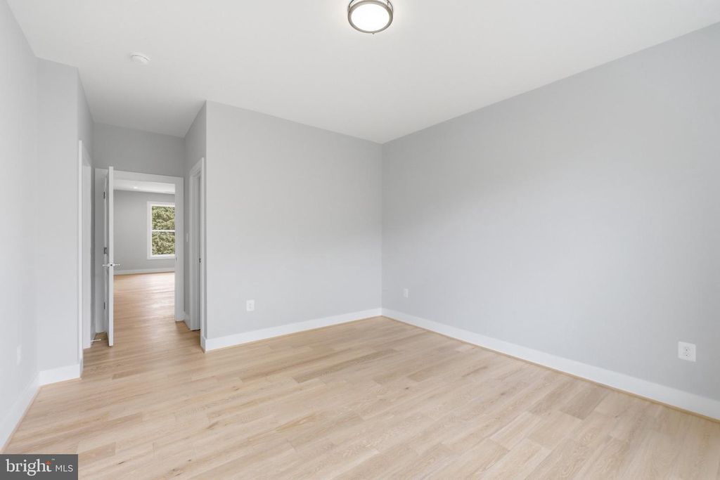 Image 28 of property listing at 6645 HALLWOOD AVE, Falls Church, VA 22046