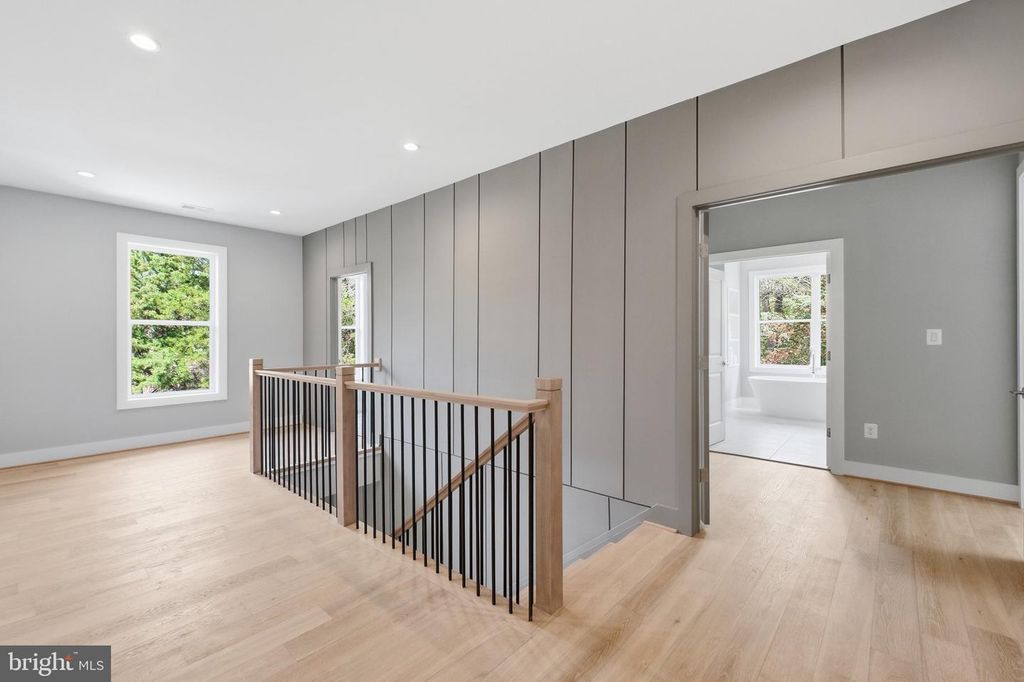 Image 29 of property listing at 6645 HALLWOOD AVE, Falls Church, VA 22046