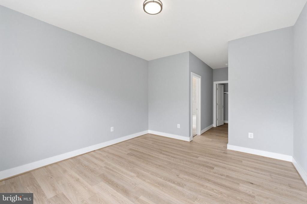 Image 31 of property listing at 6645 HALLWOOD AVE, Falls Church, VA 22046