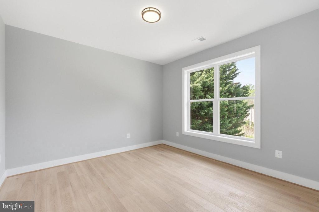 Image 34 of property listing at 6645 HALLWOOD AVE, Falls Church, VA 22046