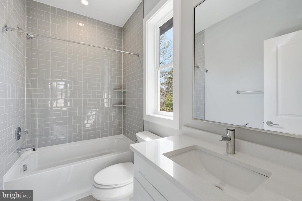 Image 36 of property listing at 6645 HALLWOOD AVE, Falls Church, VA 22046