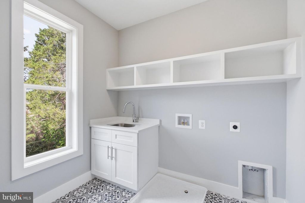 Image 37 of property listing at 6645 HALLWOOD AVE, Falls Church, VA 22046