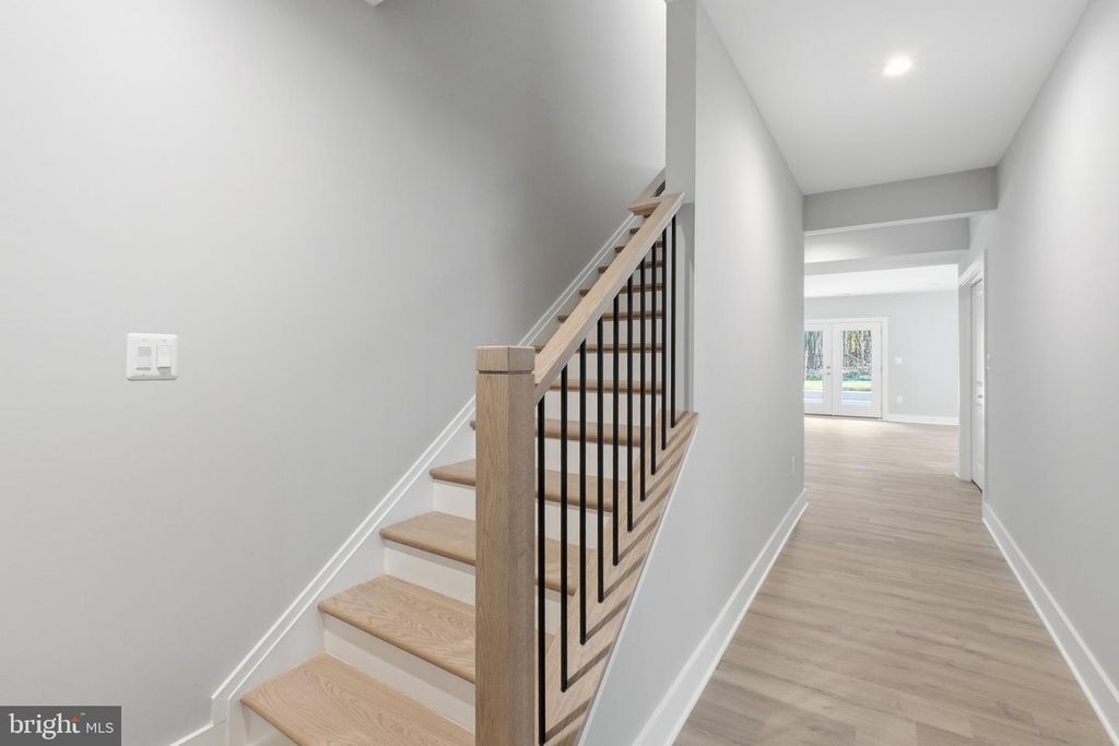 Image 38 of property listing at 6645 HALLWOOD AVE, Falls Church, VA 22046