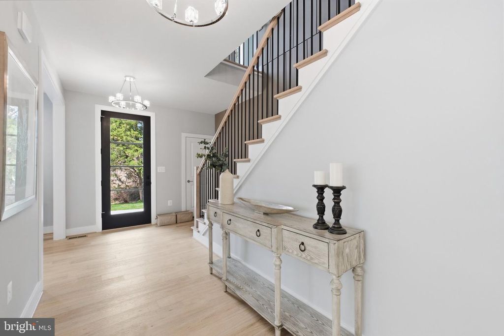 Image 4 of property listing at 6645 HALLWOOD AVE, Falls Church, VA 22046