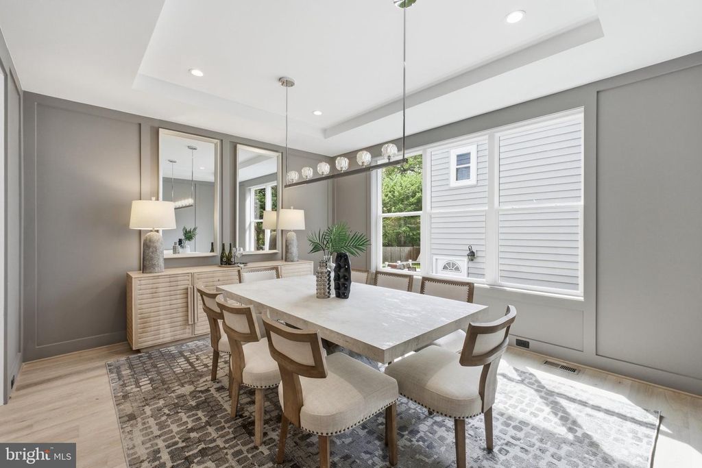 Image 5 of property listing at 6645 HALLWOOD AVE, Falls Church, VA 22046