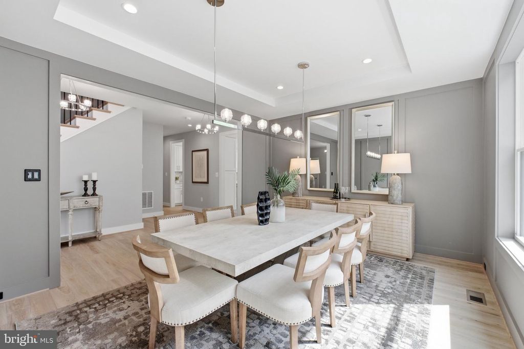 Image 6 of property listing at 6645 HALLWOOD AVE, Falls Church, VA 22046