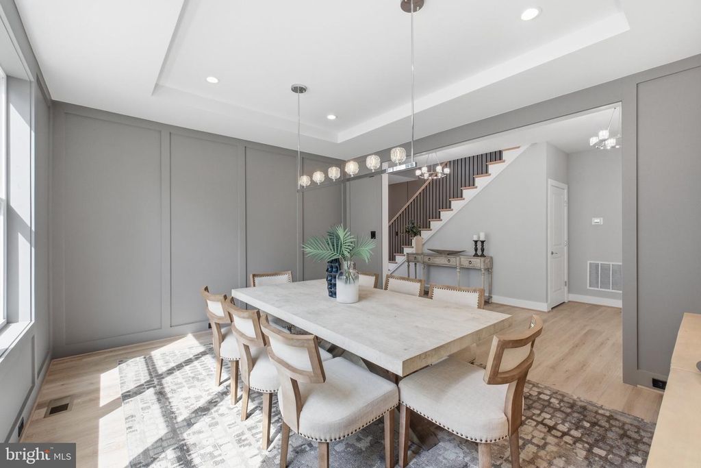 Image 7 of property listing at 6645 HALLWOOD AVE, Falls Church, VA 22046