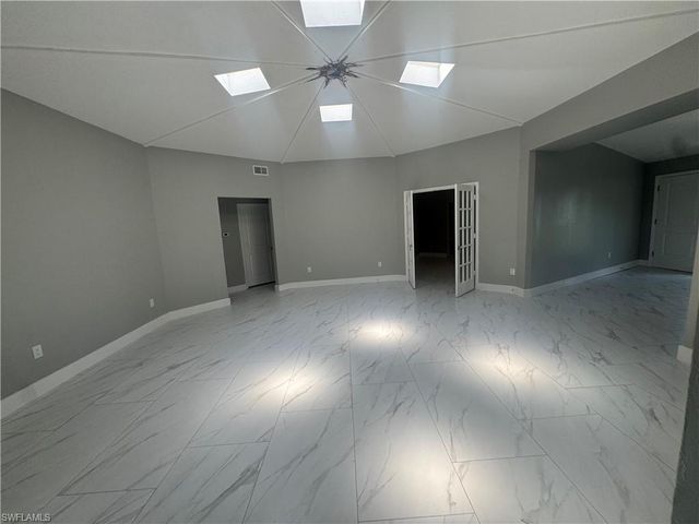 2400 Barcelona AVE, Fort Myers, FL 33905