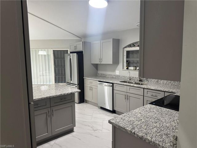 2400 Barcelona AVE, Fort Myers, FL 33905