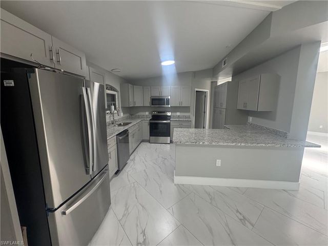 2400 Barcelona AVE, Fort Myers, FL 33905