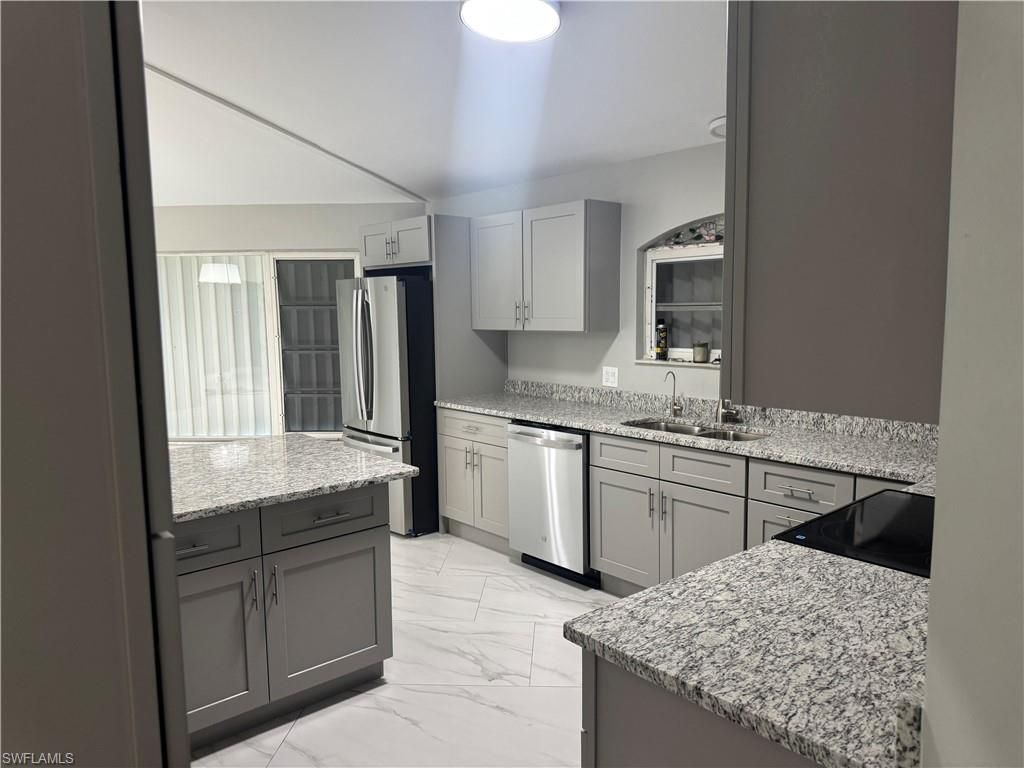 2400 Barcelona AVE, FORT MYERS, FL 33905 — photo 2