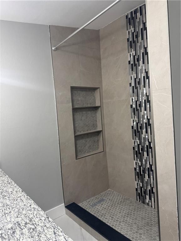 2400 Barcelona AVE, FORT MYERS, FL 33905 — photo 4