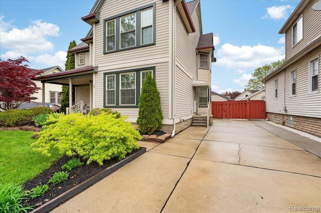 538 Pine Street, Wyandotte, MI 48192