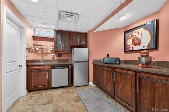 538 Pine Street, Wyandotte, MI 48192