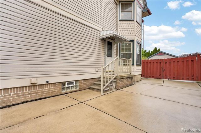 538 Pine Street, Wyandotte, MI 48192