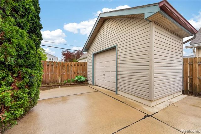 538 Pine Street, Wyandotte, MI 48192