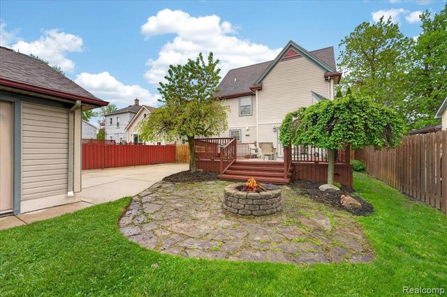 538 Pine Street, Wyandotte, MI 48192