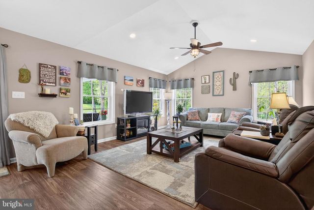 124 LOBELL RD, Abbottstown, PA 17301