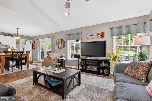 124 LOBELL RD, Abbottstown, PA 17301