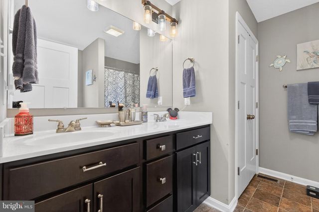 124 LOBELL RD, Abbottstown, PA 17301