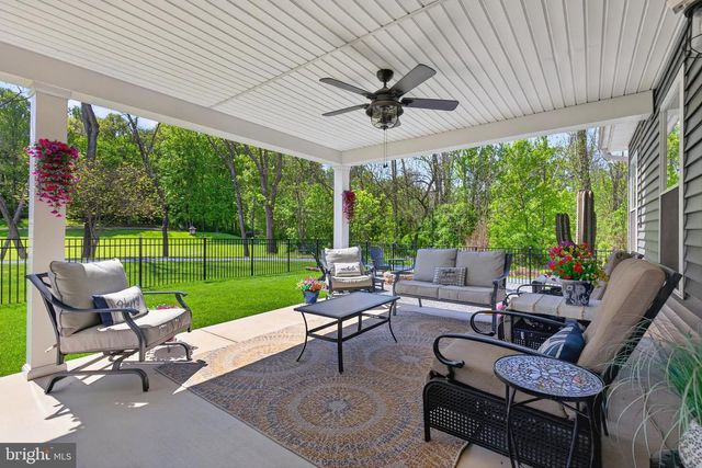 124 LOBELL RD, Abbottstown, PA 17301