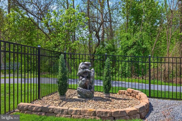 124 LOBELL RD, Abbottstown, PA 17301