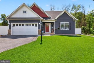 124 LOBELL RD, Abbottstown, PA 17301
