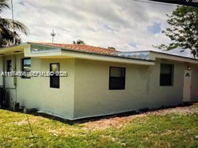 121 NW 188th St, Miami Gardens, FL 33169
