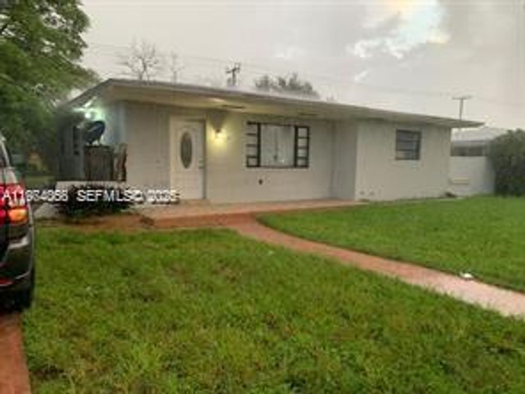 121 NW 188th St, Miami Gardens, FL 33169