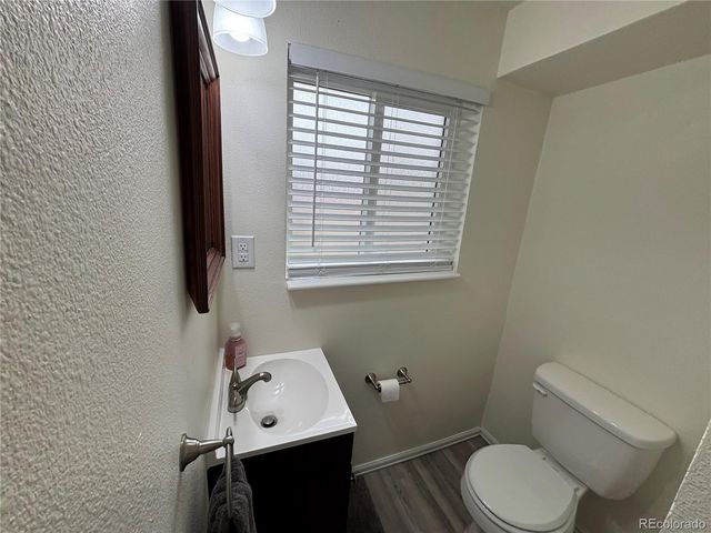 950 S Waco Way, Aurora, CO 80017