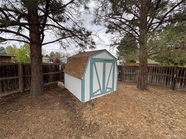 950 S Waco Way, Aurora, CO 80017