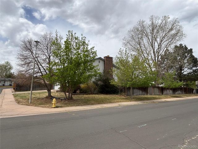 950 S Waco Way, Aurora, CO 80017