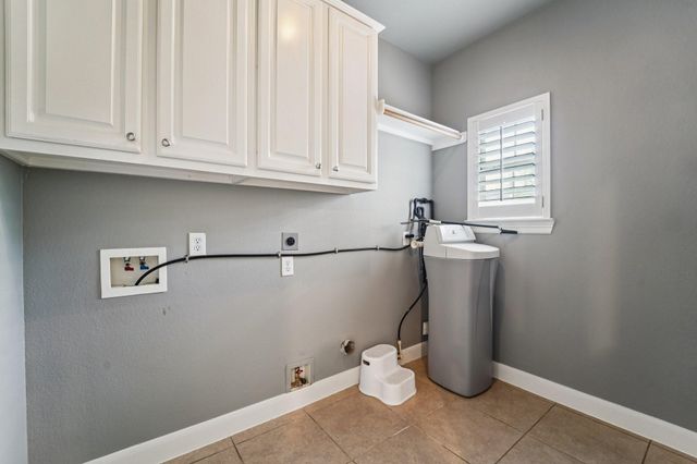 1611 Hill Spring Drive, Sugar Land, TX 77479