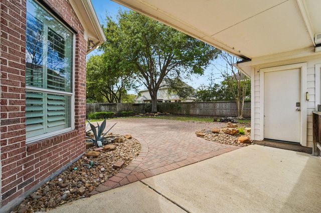 1611 Hill Spring Drive, Sugar Land, TX 77479