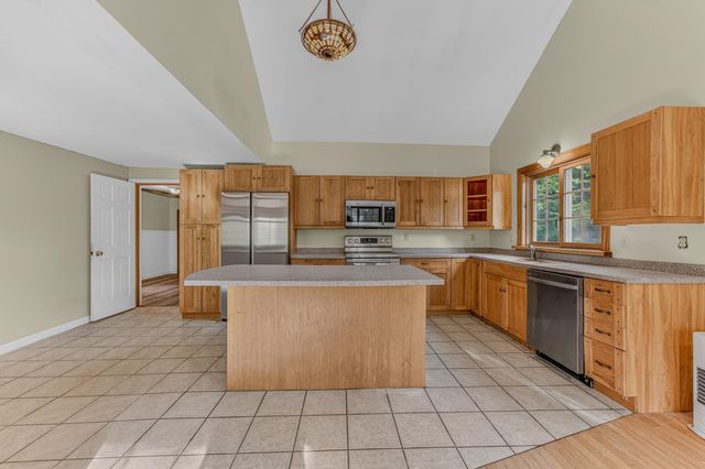 402 Oak Hill Road, Northfield, NH 03276