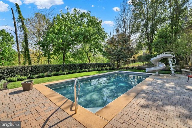 111 PINEWOOD CIR, New Hope, PA 18938