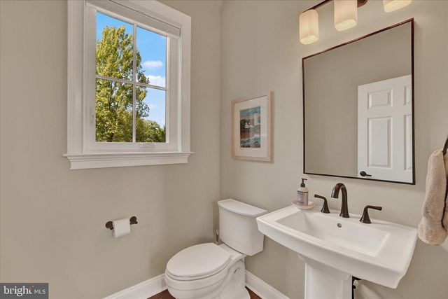 111 PINEWOOD CIR, New Hope, PA 18938